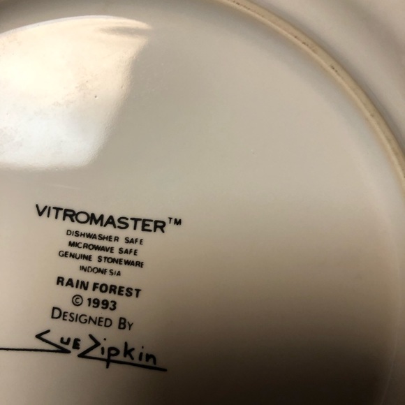 1993 Rainforest by Sue Zipkin Plate- 495 $15 or $13 w/offer - Picture 3 of 3